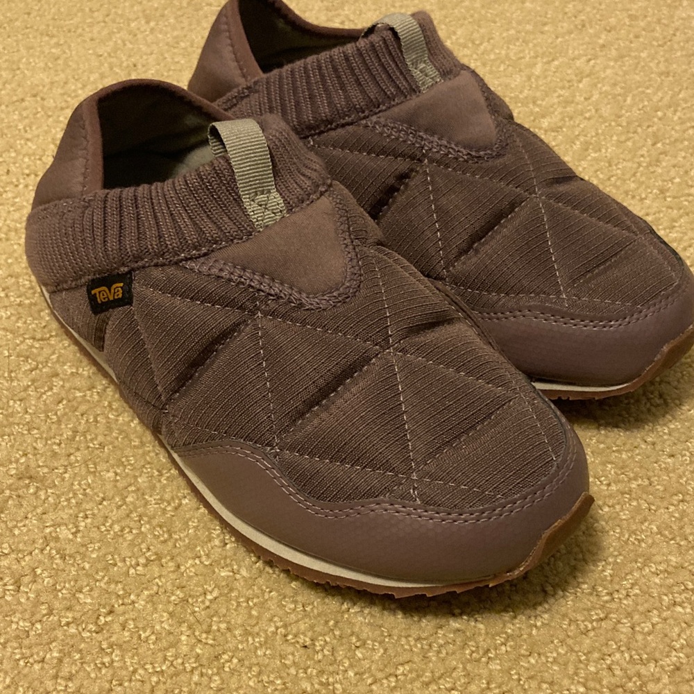 Teva purple slipper shoes womens size 7.